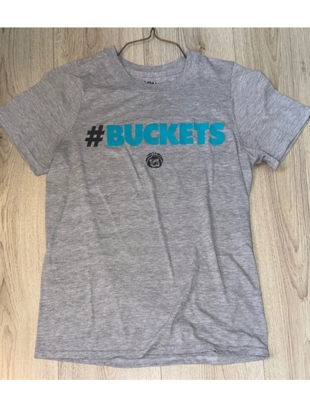 #BUCKETS grey short sleeve shirt top gildan